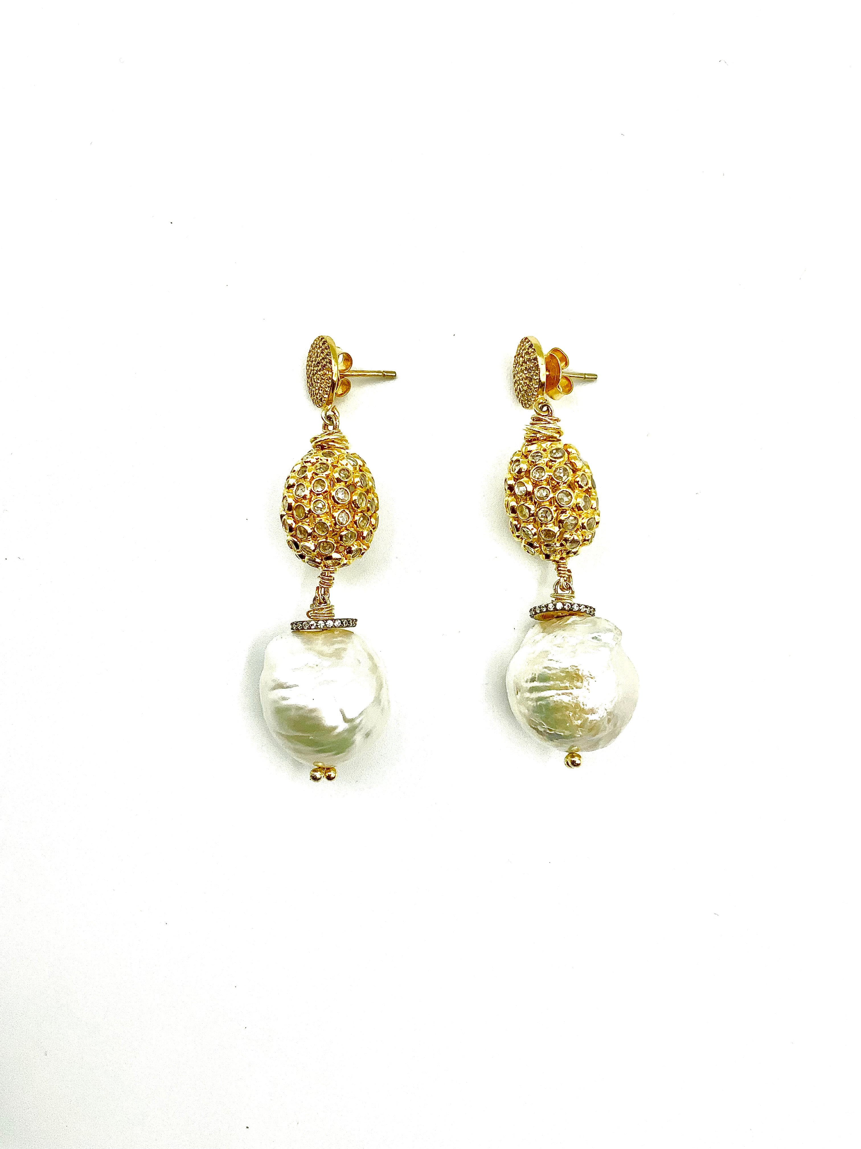 White & PEACKOCK Grey Coin Pearls & Gold Plated Silver Topaz Inlaid Round Bead